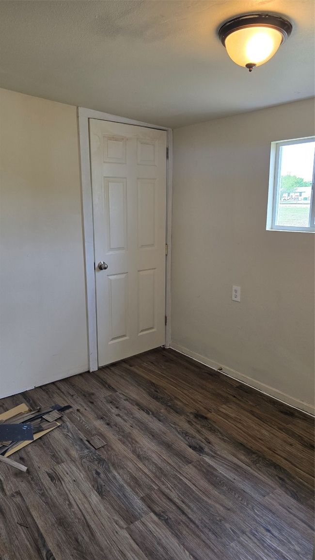 Spare room with dark wood-style flooring | Image 20