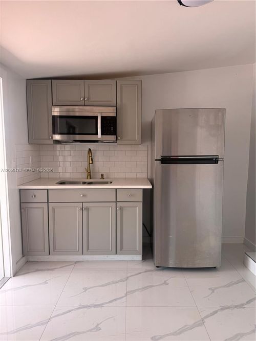c-3690 west 8 Ave, Hialeah, FL, 33012 | Card Image