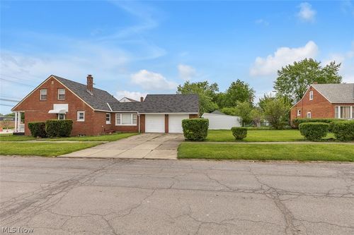 1959 Warrensville Center Rd, South Euclid, OH, 44121-2639 | Card Image