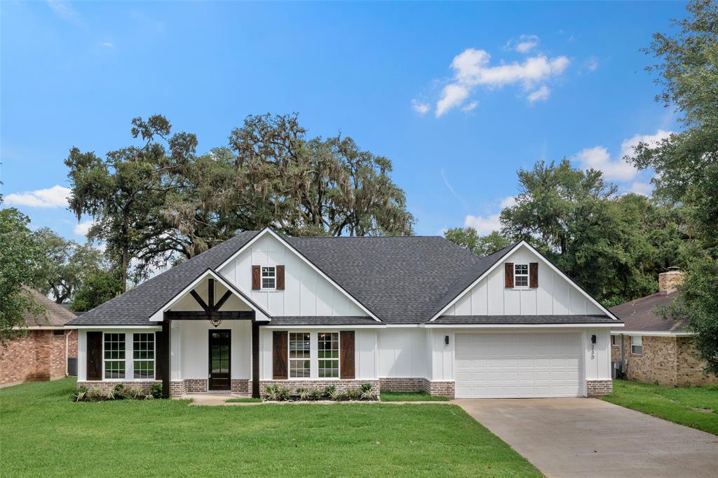 Amherst Dr, West Columbia, TX 77486