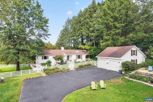 810 Emerson Dr, CHARLOTTESVILLE, VA, 22901-7744 | Card Image