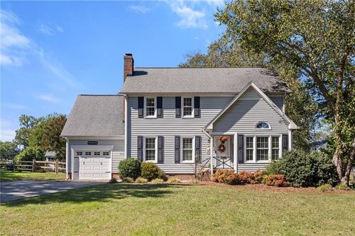 3819 Oak Forest Dr, High Point, NC, 27265-9134 | Card Image