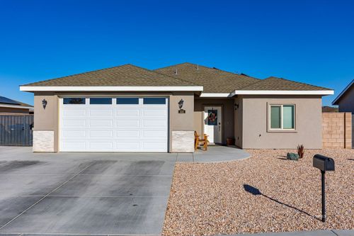 332 Abigail St, Ridgecrest, CA, 93555-5439 | Card Image