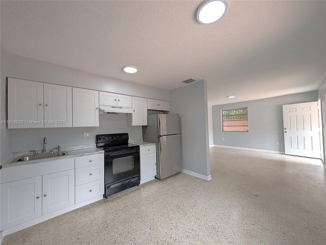 2281 - 2281 Sw 16 Th Ct, Home with 2 bedrooms, 1 bathrooms and null parking in Miami FL | Image 5