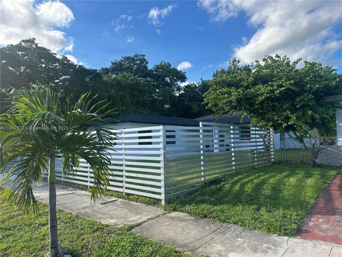 651 Ne 172nd St, Miami, FL, 33162-2035 | Card Image