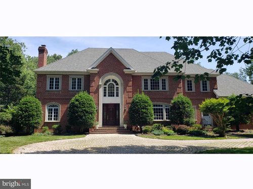 8902 Chequers Way, Mclean, VA, 22102-1554 | Card Image