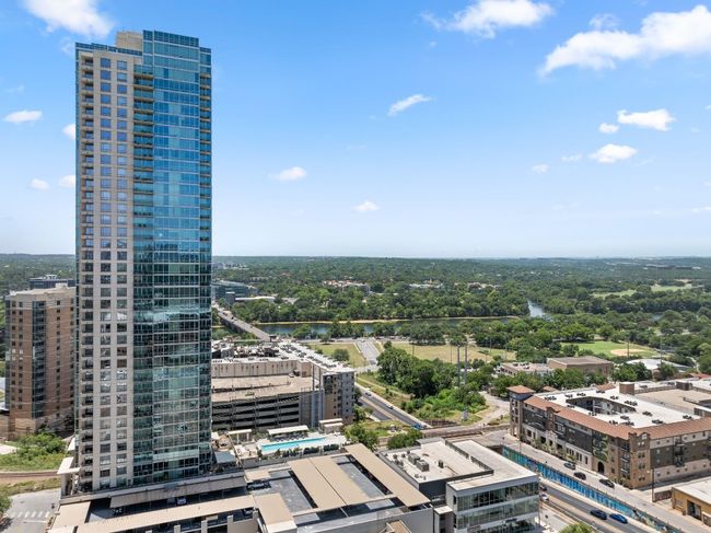 APT-2402 - 300 Bowie St, Condo with 3 bedrooms, 3 bathrooms and 2 parking in Austin TX | Image 23