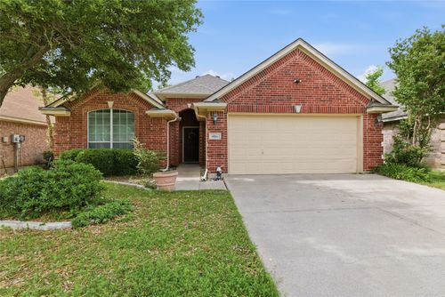9008 Winding River Dr, Fort Worth, TX, 76118-7755 | Card Image