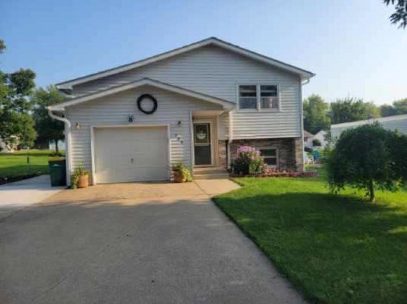 24th St, Spirit Lake, IA 51360