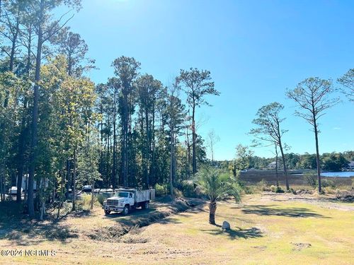 434 Woodland Dr, Swansboro, NC, 28584-9418 | Card Image