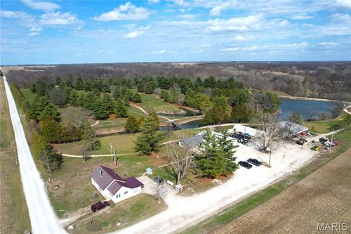 149 Southeast 450 Avenue, Carrollton, IL, 62016 | Card Image