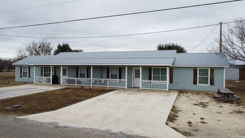 558 White Tail Dr, Uvalde, TX, 78801-7580 | Card Image