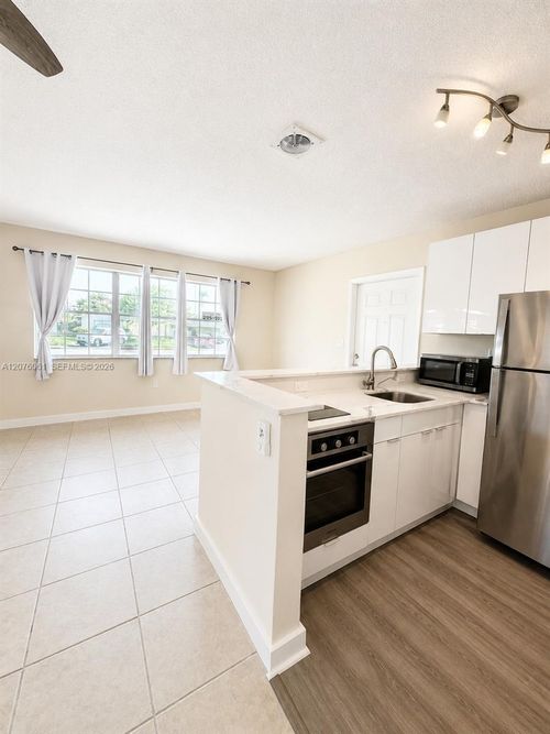 5-1711 Ne 56th St, Fort Lauderdale, FL, 33334-5862 | Card Image