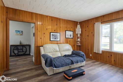 108 S Franklin St, Lake Mills, IA, 50450-1430 | Card Image