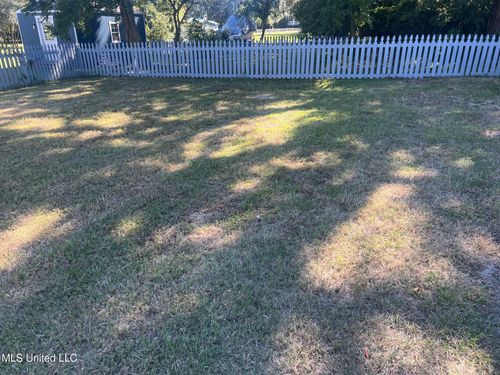 204 Caron Ln, Bay Saint Louis, MS, 39520-4108 | Card Image