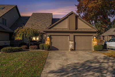 9359 Varodell Drive, Condo with 2 bedrooms, 3 bathrooms and null parking in Davison Twp MI | Image 2