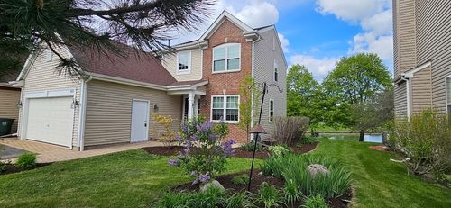 450 Rosewood Xing, Lindenhurst, IL, 60046-4929 | Card Image
