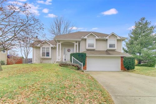 1316 Ne Magnolia Street, Lee's Summit, MO, 64086 | Card Image