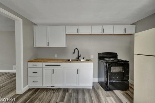 3200 N Averill Ave, Flint, MI, 48506 | Card Image