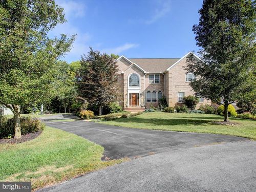 8140 Golf Vista Dr, GREENCASTLE, PA, 17225-9249 | Card Image