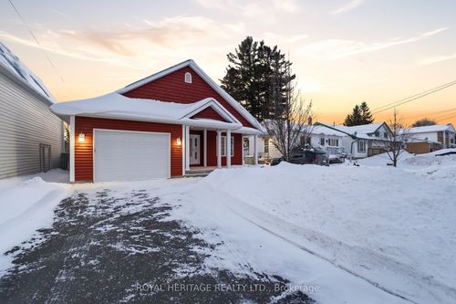 38 Alice St, Brighton, ON, K0K1H0 | Card Image