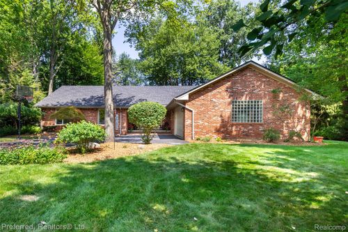 32172 Camborne Ln, Livonia, MI, 48154-3176 | Card Image