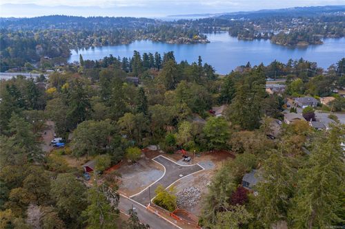 3801 Madaric Pl, Saanich, BC, V8Z2N1 | Card Image