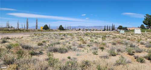 9658 N Concho Dr, Kingman, AZ, 86401-8152 | Card Image