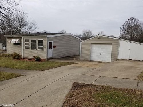 2912 Clearfield Ave, Akron, OH, 44314-1118 | Card Image