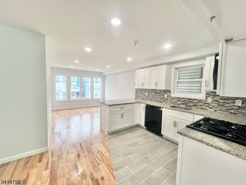 40 Read St, Newark, NJ, 07105-3720 | Card Image