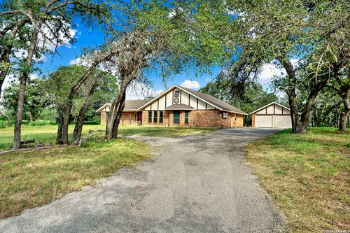 110 Post Oak, Floresville, TX, 78114-6702 | Card Image