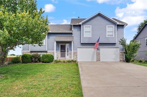 953 N Hickory Dr, Tonganoxie, KS, 66086-5449 | Card Image