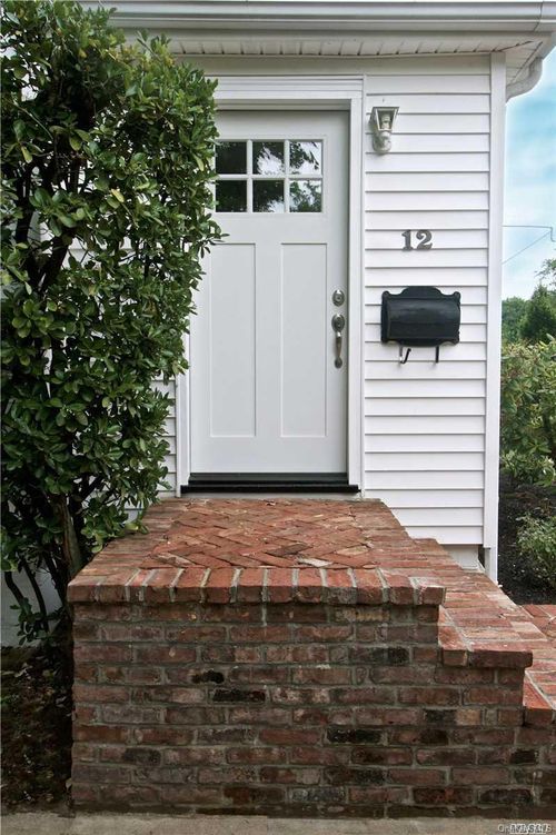 12 Pleasant Ave, Farmingdale, NY, 11735-6023 | Card Image