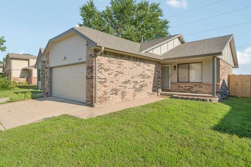 6806 W Oneil St, Wichita, KS, 67212-6333 | Card Image