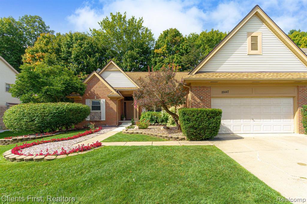 Glengarry Dr, Livonia, MI 48152