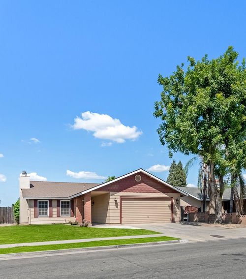 1282 Ben Franklin Ave, Tulare, CA, 93274-2301 | Card Image