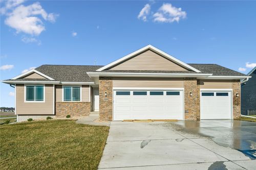 3319 Center Ct, Cedar Rapids, IA, 52411-4759 | Card Image