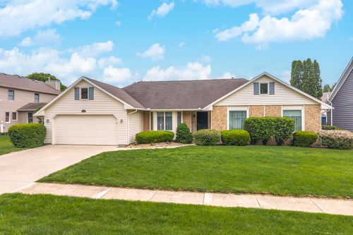5 Downing Cir, Bloomington, IL, 61704-7620 | Card Image