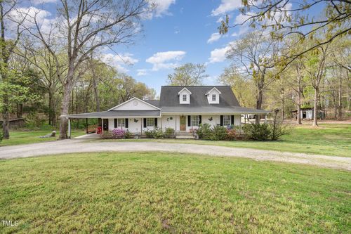 472 Jesse Phillips Rd, Robbins, NC, 27325-8217 | Card Image