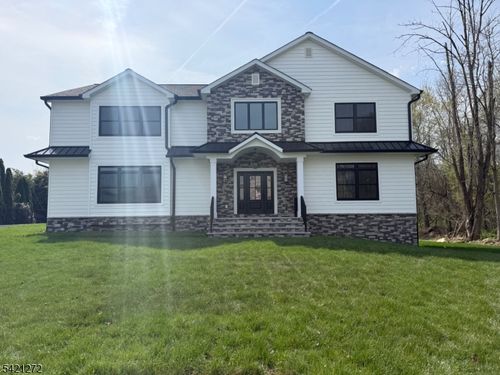 19 West Dr, Fairfield, NJ, 07004-1442 | Card Image