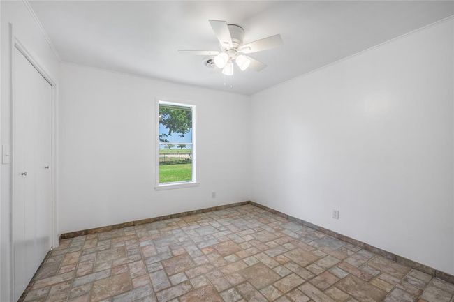5131 N Us Highway 77, Home with 4 bedrooms, 3 bathrooms and 4 parking in Warda TX | Image 15