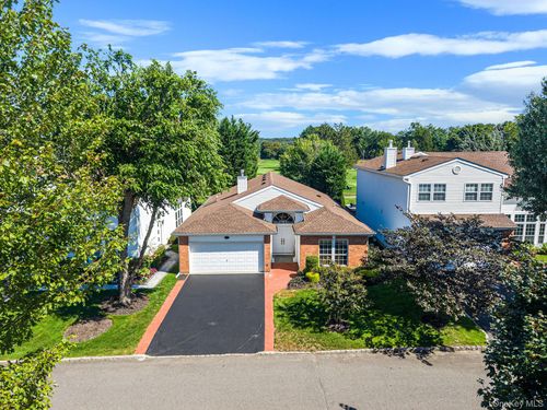 6 Hamlet Drive, Huntington, NY, 11725 | Card Image
