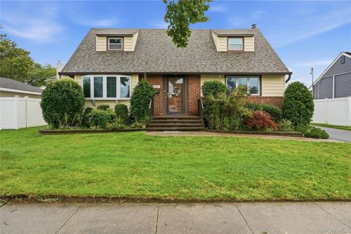 947 White Birch Ln, Wantagh, NY, 11793-1608 | Card Image