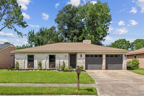 16910 David Glen Dr, Friendswood, TX, 77546-4108 | Card Image
