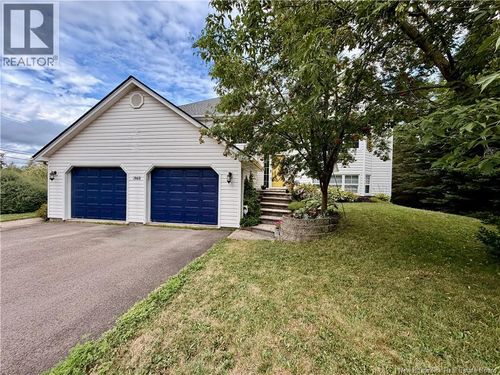 965 Coverdale Rd, House with 5 bedrooms, 4 bathrooms and null parking in Riverview NB | Card Image