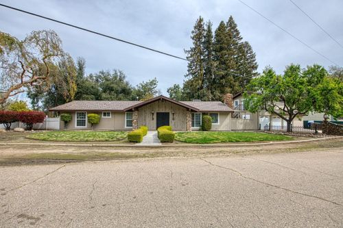 18176 Little Beaver Rd, Sanger, CA, 93657-9137 | Card Image