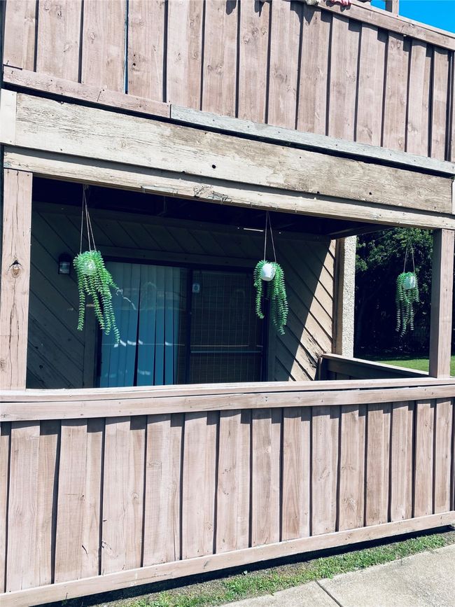 Entrance to property | Image 10