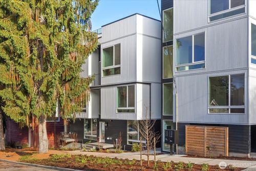 3118 Queen Anne Ave N, Seattle, WA, 98109-1672 | Card Image