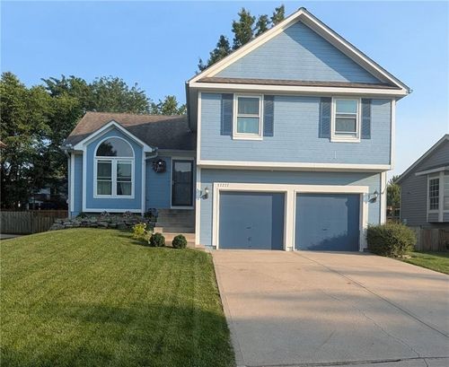17277 W 157th St, Olathe, KS, 66062-6346 | Card Image