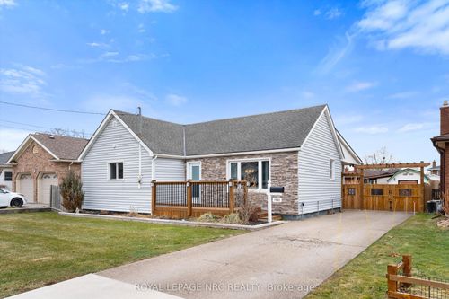 7552 Dorchester Rd, Niagara Falls, ON, L2G5W2 | Card Image